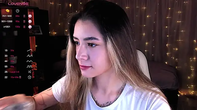 Snapshot of DarlaLike chatting on December 25, 2024, 4:22 am DarlaLike online show from December 25, 2024, 4:22 am