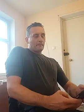 Snapshot of Viause_Kentauelle chatting on February 17, 2025, 1:32 pm Viause Kentauelle online show from February 17, 2025, 1:32 pm