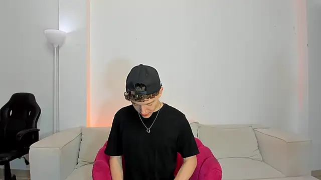 Snapshot of niico_18 chatting on February 28, 2025, 9:15 am niico 18 online show from February 28, 2025, 9:15 am