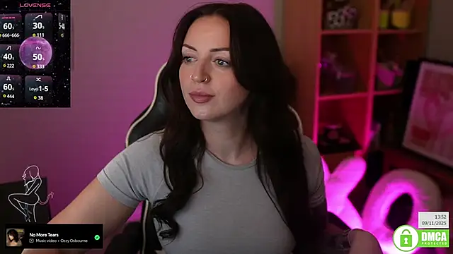 Billiexxox online show from November 9, 2025, 1:53 pm