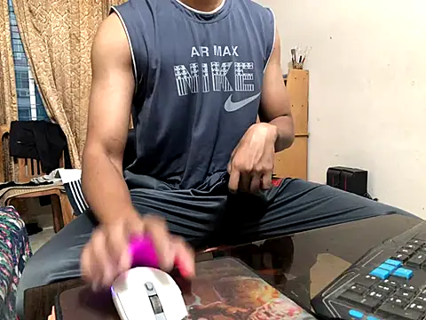 Snapshot of Zeuhorny chatting on December 3, 2024, 12:13 am Zeuhorny online show from December 3, 2024, 12:13 am