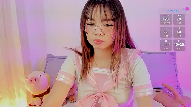 Snapshot of Lovely_celestte chatting on June 1, 2026, 12:34 am Lovely celestte online show from June 1, 2026, 12:34 am