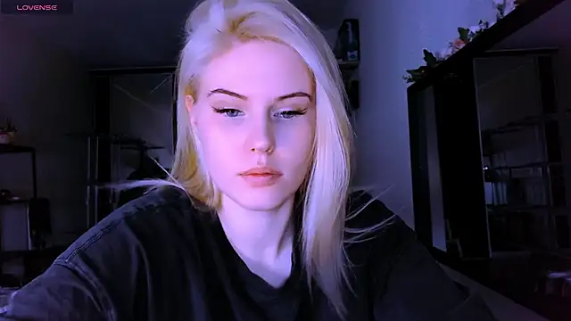 VoluptuousDreams online show from March 15, 2025, 1:40 pm