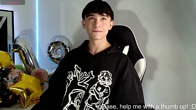 Snapshot of Niico_Cruz chatting on December 11, 2024, 3:45 am Niico Cruz online show from December 11, 2024, 3:45 am