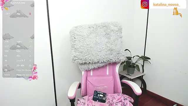Katalina novoa online show from June 12, 2026, 1:59 am