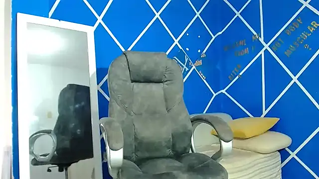 Snapshot of alexander_megan chatting on September 20, 2025, 8:43 pm alexander megan online show from September 20, 2025, 8:43 pm