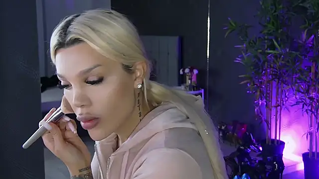 Snapshot of shayblonde chatting on March 14, 2025, 6:42 am shayblonde online show from March 14, 2025, 6:42 am