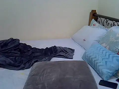 Sweet Bear online show from October 12, 2025, 5:17 am