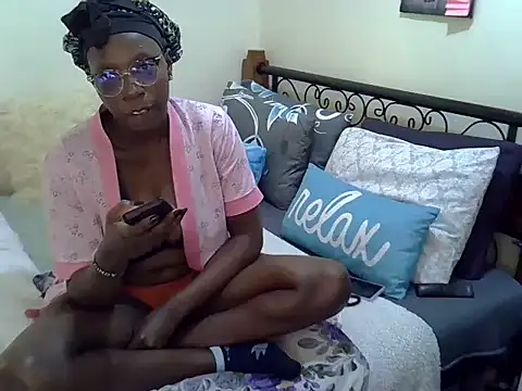 Snapshot of Sweet_Bear chatting on June 5, 2026, 6:09 am Sweet Bear online show from June 5, 2026, 6:09 am