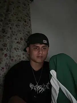 Snapshot of bob_petterson chatting on January 1, 2025, 3:23 am bob petterson online show from January 1, 2025, 3:23 am