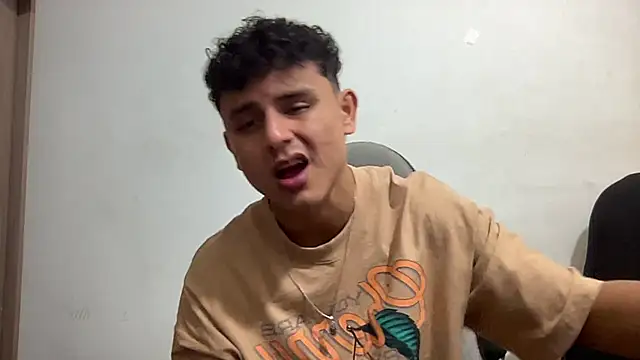 Snapshot of bob_petterson chatting on January 2, 2025, 9:39 pm bob petterson online show from January 2, 2025, 9:39 pm