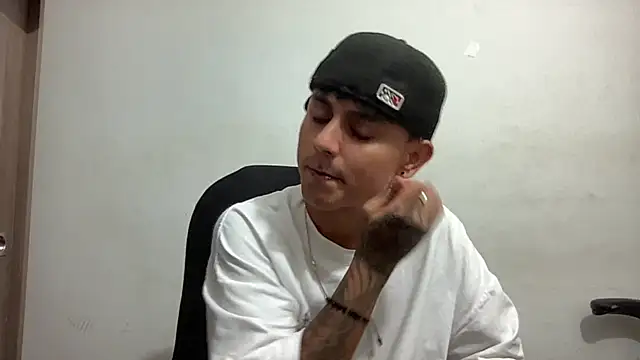 Snapshot of bob_petterson chatting on January 11, 2025, 12:33 am bob petterson online show from January 11, 2025, 12:33 am