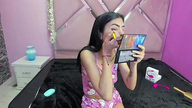 IsisRouse online show from February 9, 2025, 3:22 am