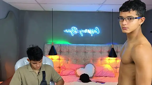 Snapshot of Paradise_boy_s chatting on December 6, 2024, 12:12 am Paradise boy s online show from December 6, 2024, 12:12 am