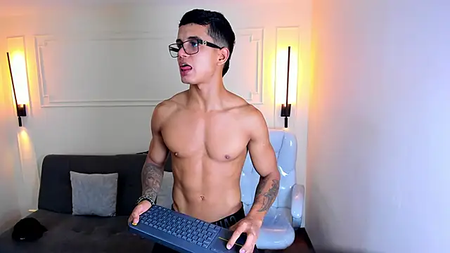 Snapshot of Paradise_boy_s chatting on September 29, 2025, 10:47 pm Paradise boy s online show from September 29, 2025, 10:47 pm