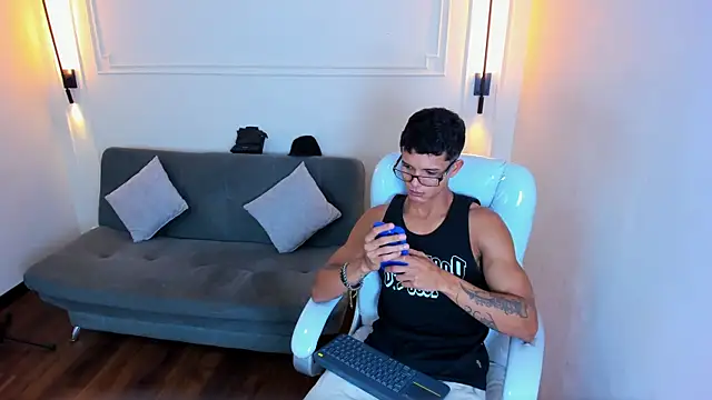 Paradise boy s online show from December 22, 2025, 4:48 pm