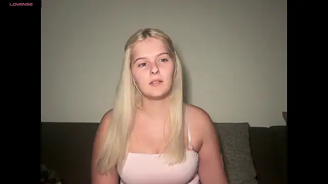 Allylove03 online show from November 11, 2025, 7:58 pm