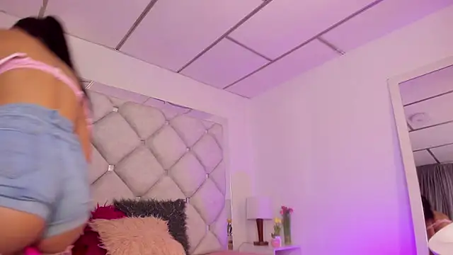 Snapshot of alessiaferry chatting on March 12, 2025, 8:52 pm alessiaferry online show from March 12, 2025, 8:52 pm