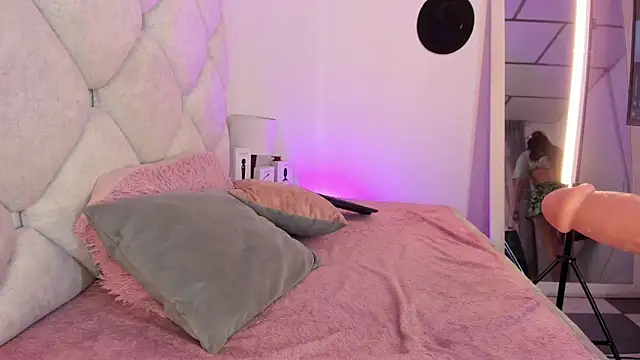 alessiaferry online show from April 24, 2026, 2:19 pm