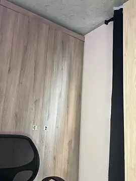 Snapshot of Julieta-sett chatting on December 19, 2025, 8:27 pm Julieta-sett online show from December 19, 2025, 8:27 pm