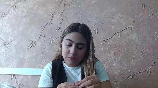 Snapshot of Miabonnett_ chatting on February 4, 2025, 1:16 pm Miabonnett online show from February 4, 2025, 1:16 pm