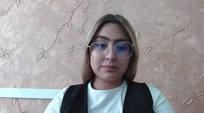 Snapshot of Miabonnett_ chatting on February 4, 2025, 4:18 pm Miabonnett online show from February 4, 2025, 4:18 pm