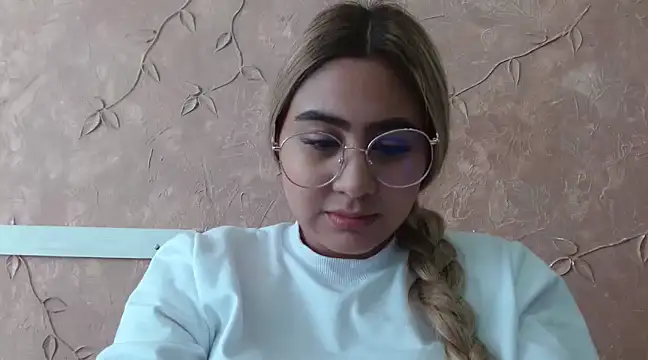 Snapshot of Miabonnett_ chatting on February 5, 2025, 3:52 pm Miabonnett online show from February 5, 2025, 3:52 pm