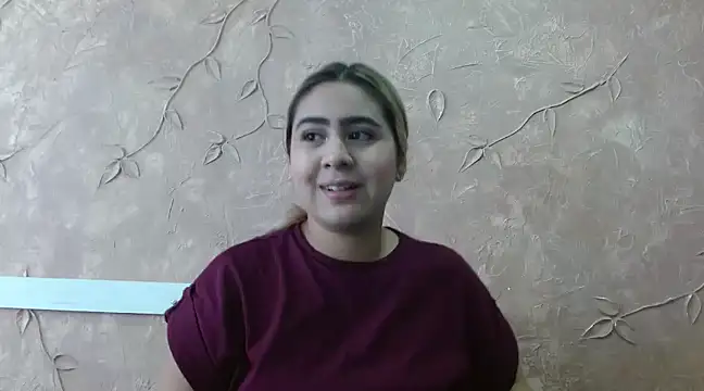 Snapshot of Miabonnett_ chatting on February 6, 2025, 12:59 pm Miabonnett online show from February 6, 2025, 12:59 pm