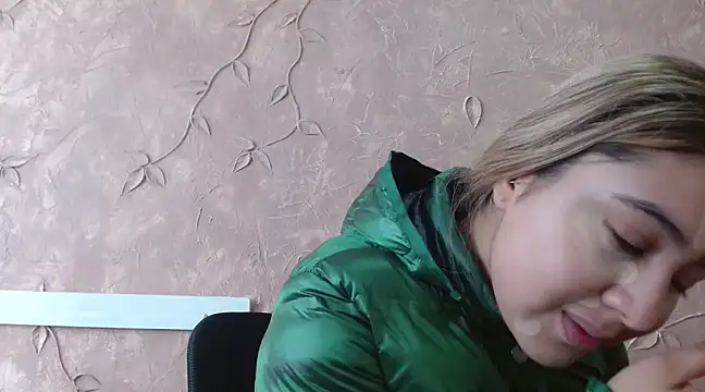 Snapshot of Miabonnett_ chatting on February 8, 2025, 1:11 pm Miabonnett online show from February 8, 2025, 1:11 pm