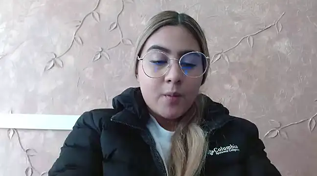 Snapshot of Miabonnett_ chatting on February 9, 2025, 1:46 pm Miabonnett online show from February 9, 2025, 1:46 pm