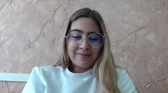 Snapshot of Miabonnett_ chatting on February 9, 2025, 4:50 pm Miabonnett online show from February 9, 2025, 4:50 pm