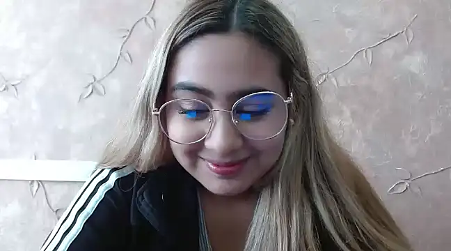 Snapshot of Miabonnett_ chatting on February 10, 2025, 4:04 pm Miabonnett online show from February 10, 2025, 4:04 pm