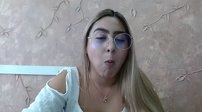 Snapshot of Miabonnett_ chatting on February 11, 2025, 4:13 pm Miabonnett online show from February 11, 2025, 4:13 pm