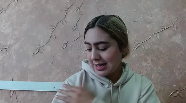 Snapshot of Miabonnett_ chatting on February 13, 2025, 1:15 pm Miabonnett online show from February 13, 2025, 1:15 pm