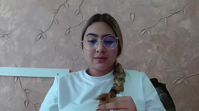 Snapshot of Miabonnett_ chatting on February 17, 2025, 4:26 pm Miabonnett online show from February 17, 2025, 4:26 pm