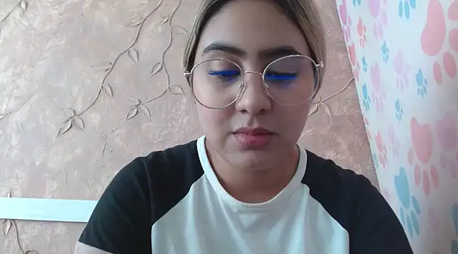 Snapshot of Miabonnett_ chatting on February 19, 2025, 3:05 pm Miabonnett online show from February 19, 2025, 3:05 pm