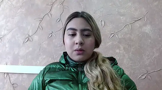 Snapshot of Miabonnett_ chatting on February 20, 2025, 12:04 pm Miabonnett online show from February 20, 2025, 12:04 pm