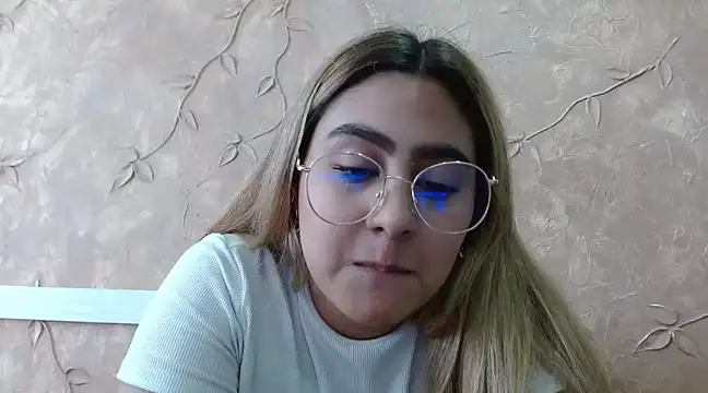 Snapshot of Miabonnett_ chatting on February 21, 2025, 6:15 pm Miabonnett online show from February 21, 2025, 6:15 pm