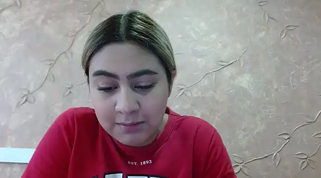 Snapshot of Miabonnett_ chatting on February 24, 2025, 12:05 pm Miabonnett online show from February 24, 2025, 12:05 pm