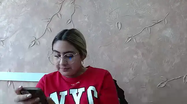 Snapshot of Miabonnett_ chatting on February 24, 2025, 6:15 pm Miabonnett online show from February 24, 2025, 6:15 pm