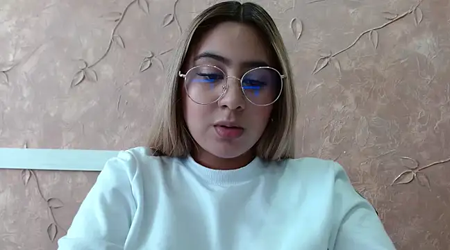 Snapshot of Miabonnett_ chatting on February 25, 2025, 3:05 pm Miabonnett online show from February 25, 2025, 3:05 pm