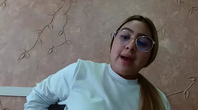 Snapshot of Miabonnett_ chatting on February 25, 2025, 6:09 pm Miabonnett online show from February 25, 2025, 6:09 pm