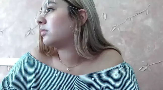 Snapshot of Miabonnett_ chatting on February 26, 2025, 3:08 pm Miabonnett online show from February 26, 2025, 3:08 pm