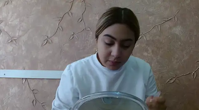 Snapshot of Miabonnett_ chatting on March 3, 2025, 12:05 pm Miabonnett online show from March 3, 2025, 12:05 pm