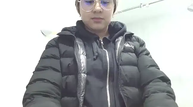 Snapshot of Miabonnett_ chatting on March 4, 2025, 3:04 pm Miabonnett online show from March 4, 2025, 3:04 pm