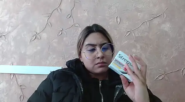 Snapshot of Miabonnett_ chatting on March 4, 2025, 6:07 pm Miabonnett online show from March 4, 2025, 6:07 pm