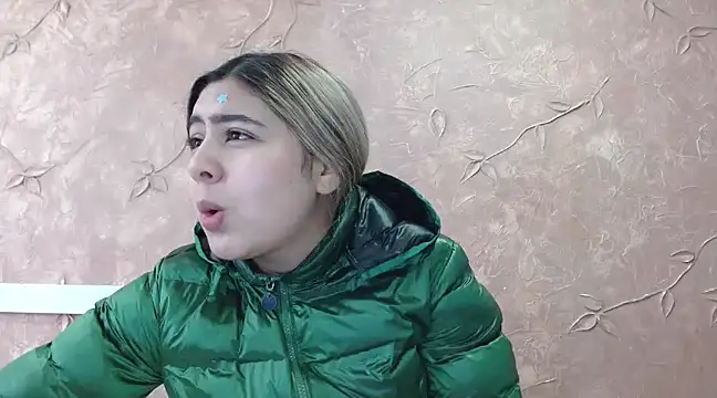 Snapshot of Miabonnett_ chatting on March 7, 2025, 12:12 pm Miabonnett online show from March 7, 2025, 12:12 pm