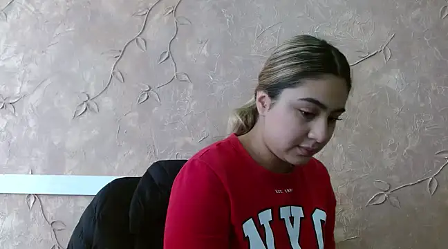 Snapshot of Miabonnett_ chatting on March 11, 2025, 12:06 pm Miabonnett online show from March 11, 2025, 12:06 pm