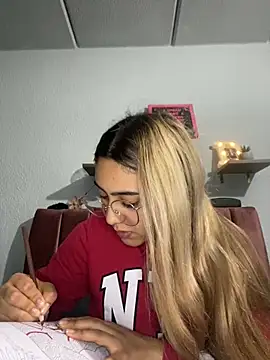 Snapshot of Miabonnett_ chatting on March 11, 2025, 10:53 pm Miabonnett online show from March 11, 2025, 10:53 pm