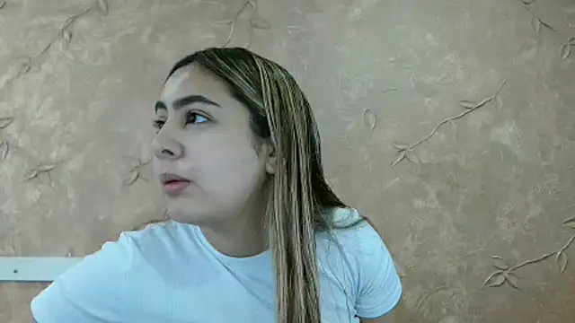 Snapshot of Miabonnett_ chatting on March 14, 2025, 12:07 pm Miabonnett online show from March 14, 2025, 12:07 pm